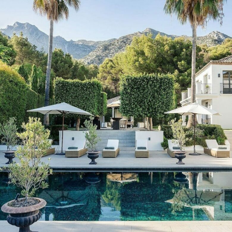 Classic villa with pool and mountain views Sierra Blanca Marbella