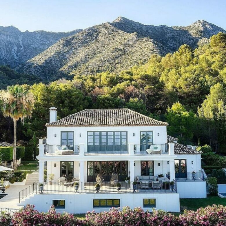 Classic villa with pool and mountain views Sierra Blanca Marbella