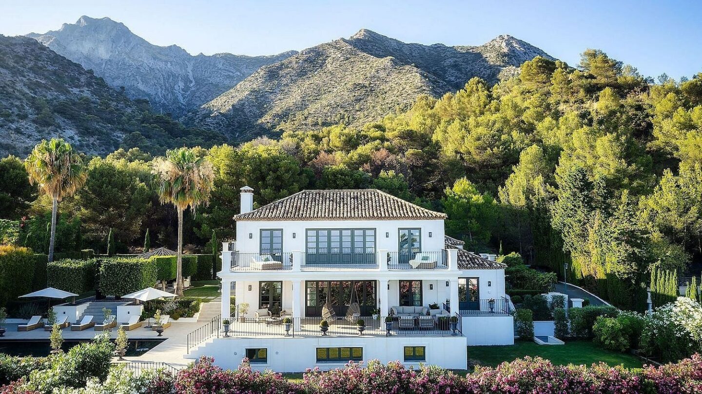 Classic villa with pool and mountain views Sierra Blanca Marbella