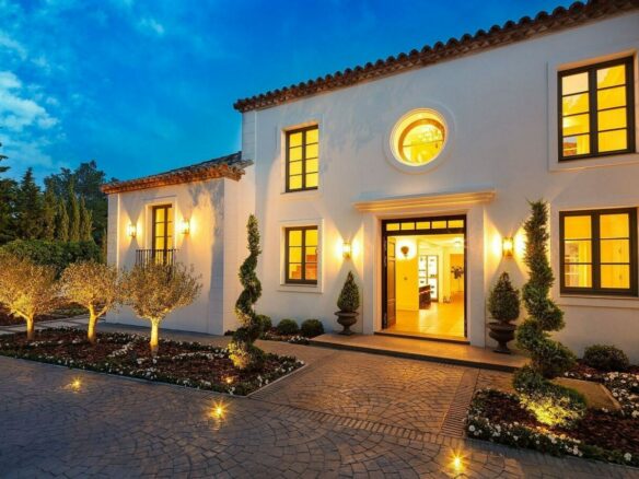 Classic villa with pool and mountain views Sierra Blanca Marbella