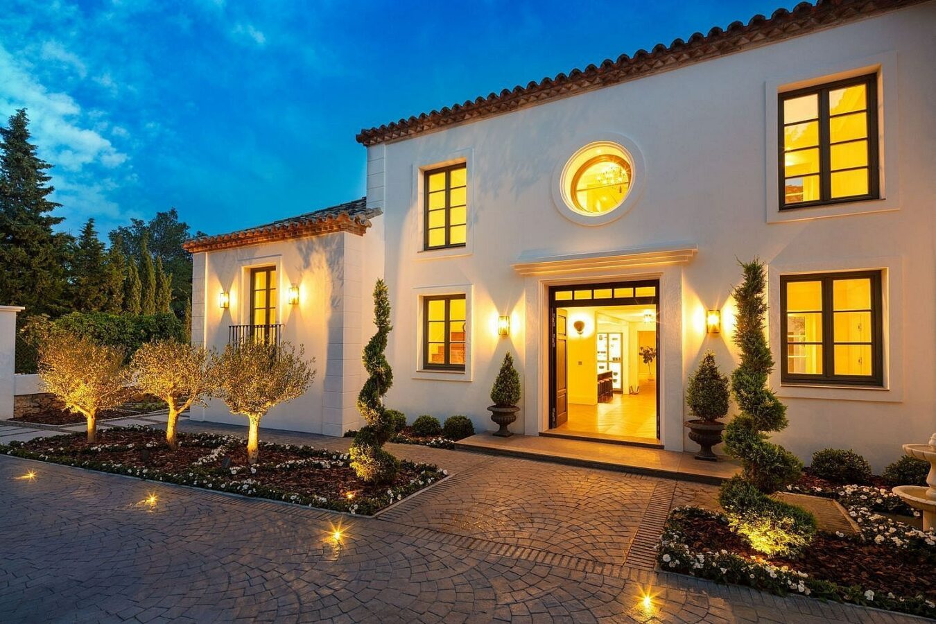 Classic villa with pool and mountain views Sierra Blanca Marbella
