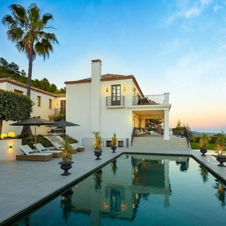 Classic villa with pool and mountain views Sierra Blanca Marbella