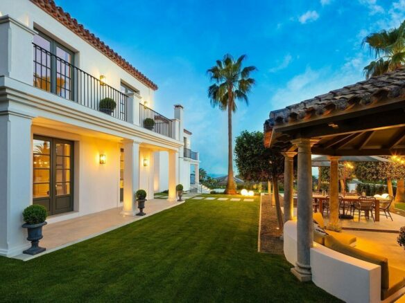 Classic villa with pool and mountain views Sierra Blanca Marbella
