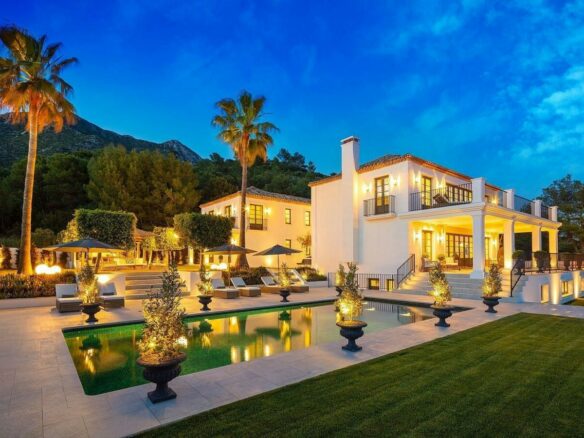 Classic villa with pool and mountain views Sierra Blanca Marbella