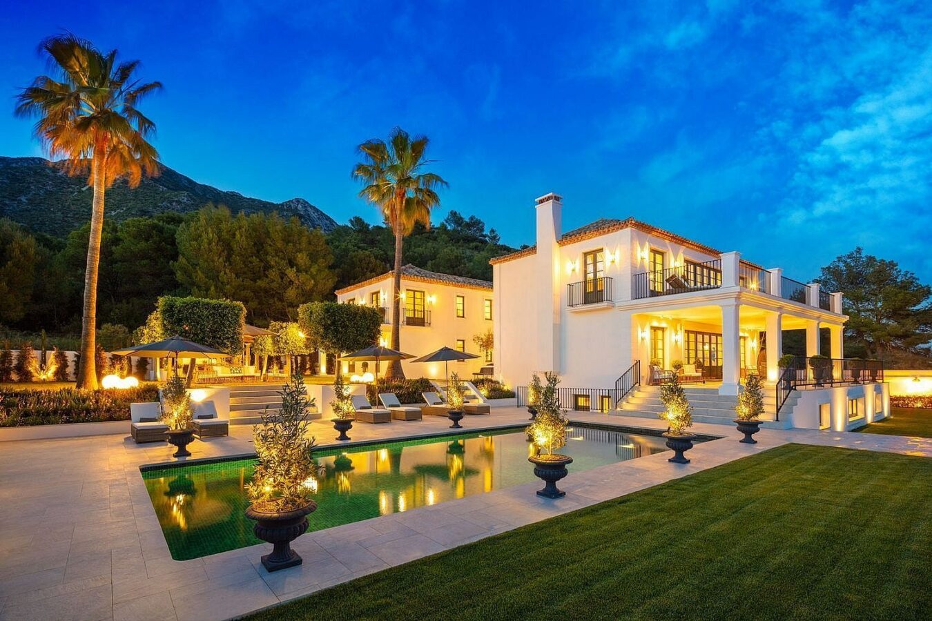 Classic villa with pool and mountain views Sierra Blanca Marbella