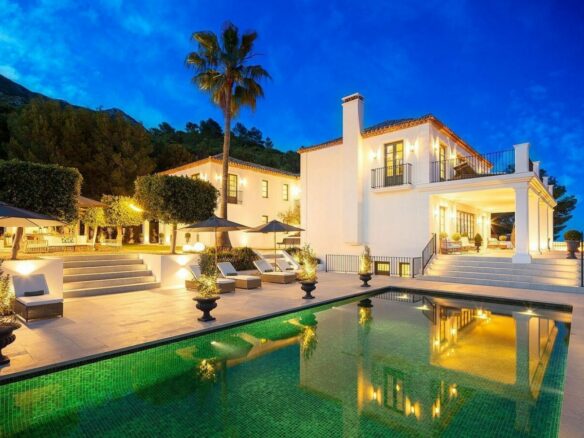 Classic villa with pool and mountain views Sierra Blanca Marbella