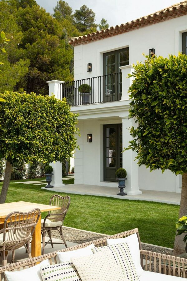 Classic villa with pool and mountain views Sierra Blanca Marbella