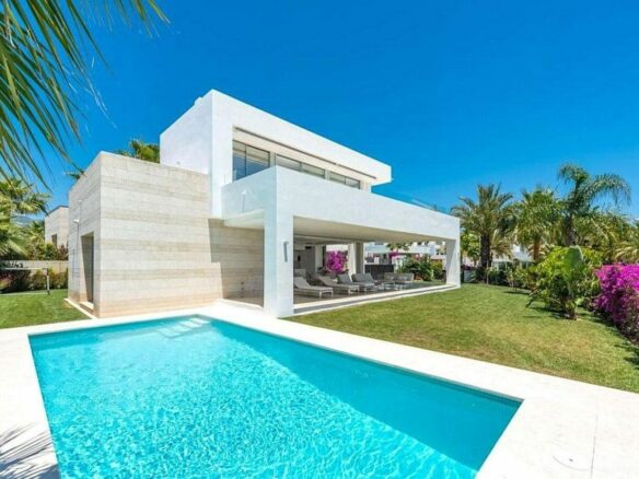 Contemporary villa with sea views and pool in a gated community, Rio Real, Marbella
