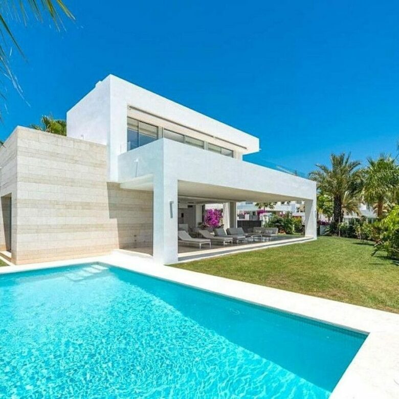 FOR SALE 🏡 Contemporary Villa with Sea Views, Tropical Gardens and Sunset Terraces – Río Real, Marbella 🇪🇸