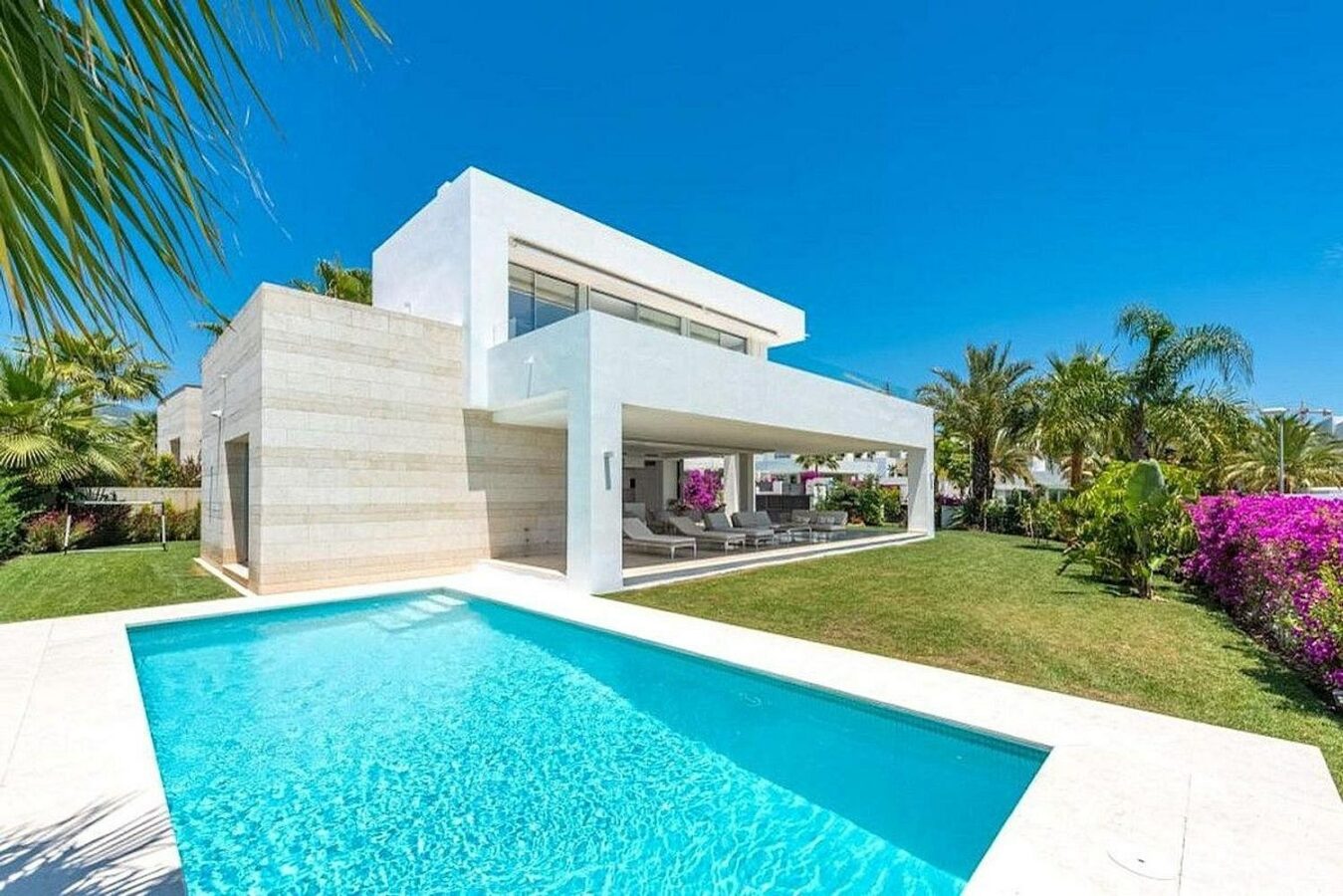 Contemporary villa with sea views and pool in a gated community, Rio Real, Marbella