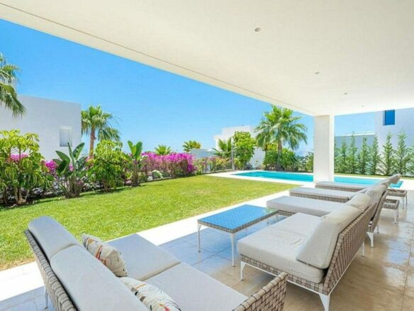 Contemporary villa with sea views and pool in a gated community, Rio Real, Marbella