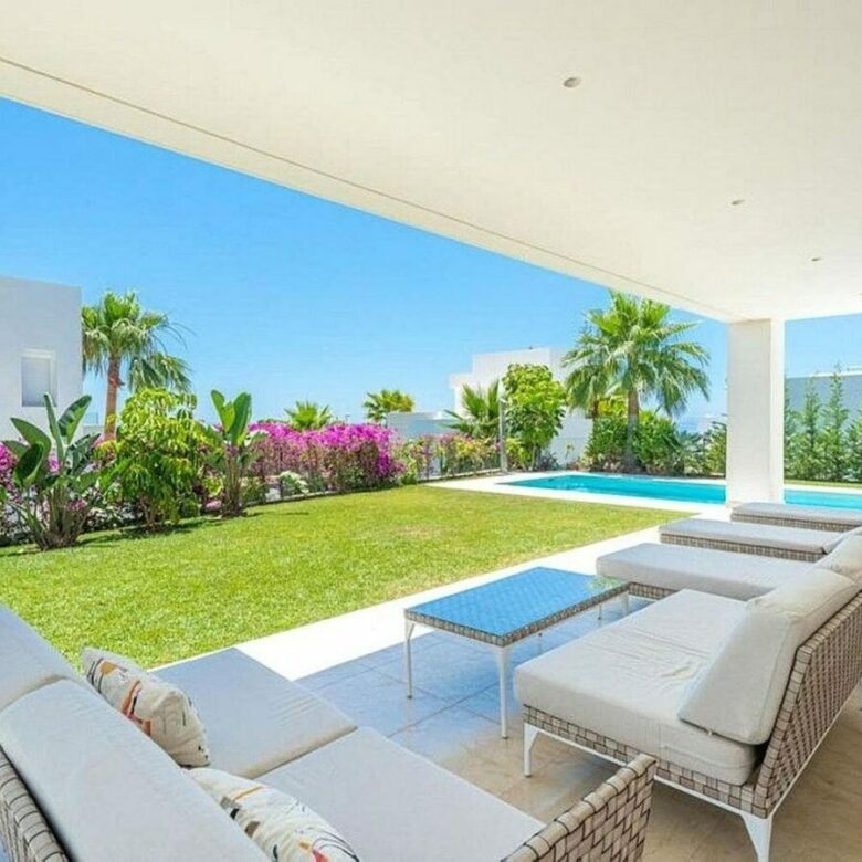 Contemporary villa with sea views and pool in a gated community, Rio Real, Marbella