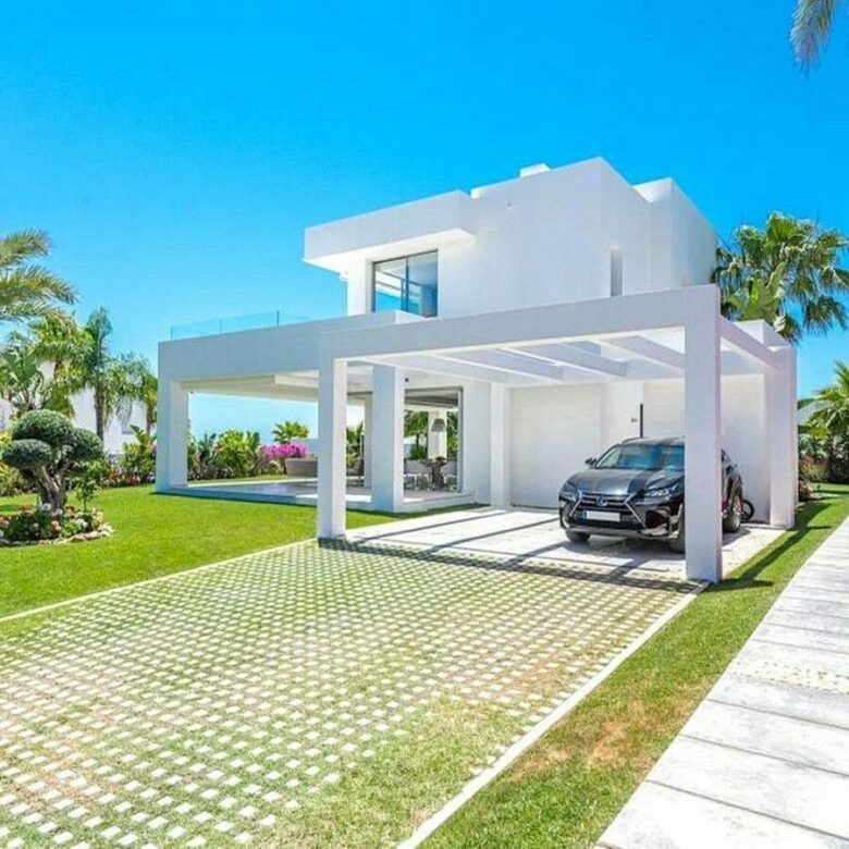 Contemporary villa with sea views and pool in a gated community, Rio Real, Marbella