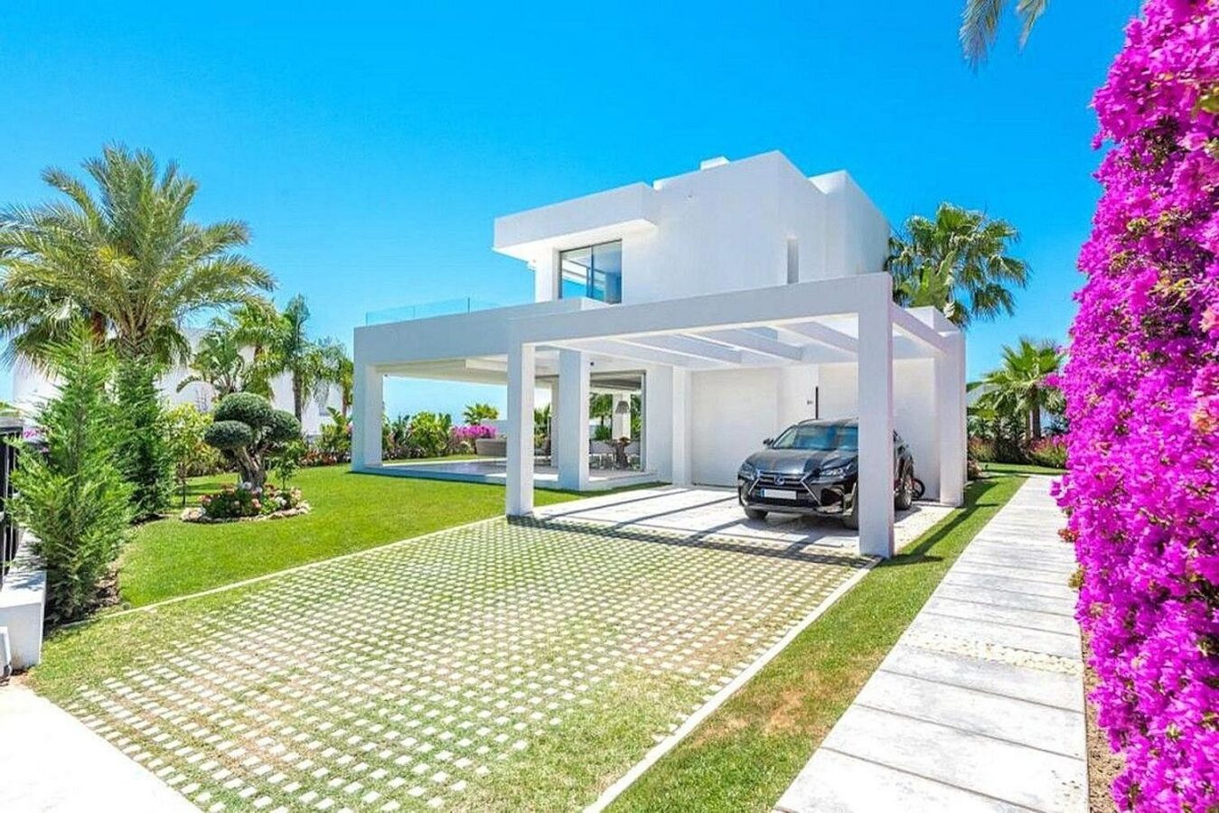 Contemporary villa with sea views and pool in a gated community, Rio Real, Marbella