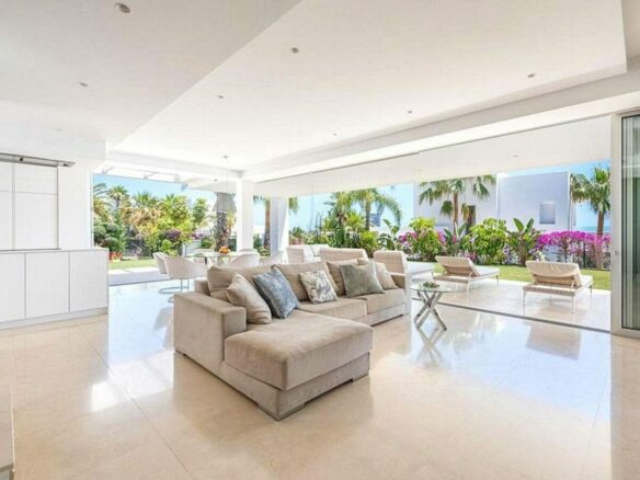 Contemporary villa with sea views and pool in a gated community, Rio Real, Marbella