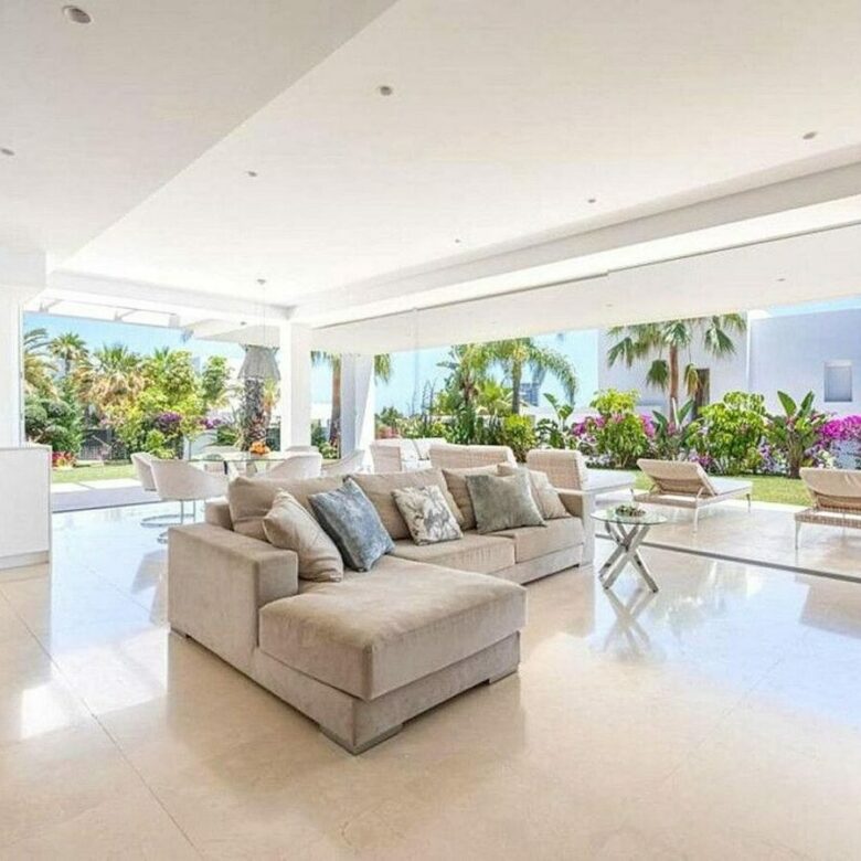 Contemporary villa with sea views and pool in a gated community, Rio Real, Marbella