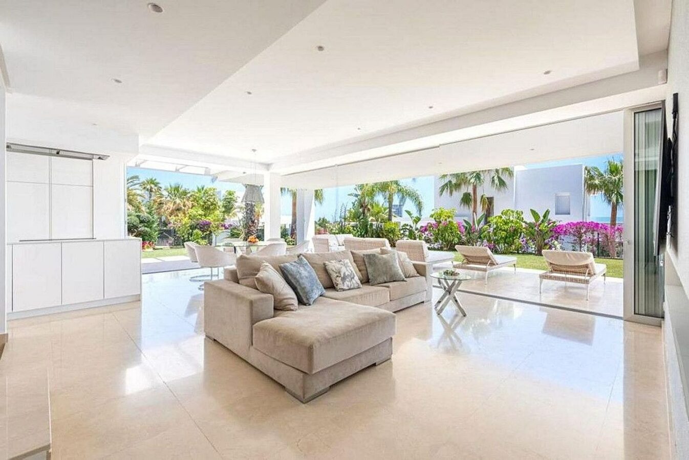 Contemporary villa with sea views and pool in a gated community, Rio Real, Marbella