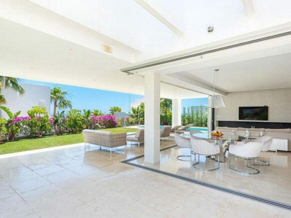 Contemporary villa with sea views and pool in a gated community, Rio Real, Marbella