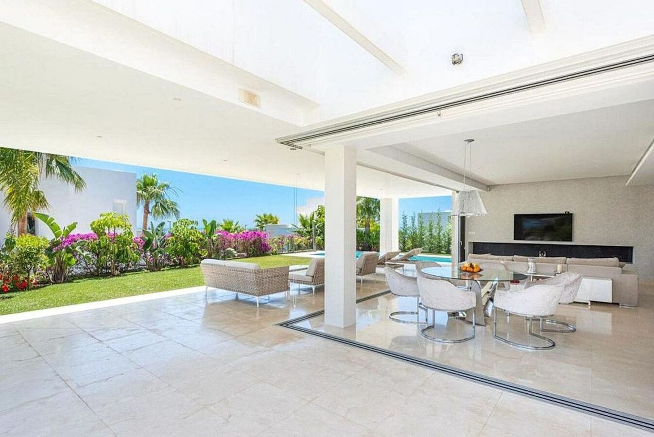 Contemporary villa with sea views and pool in a gated community, Rio Real, Marbella