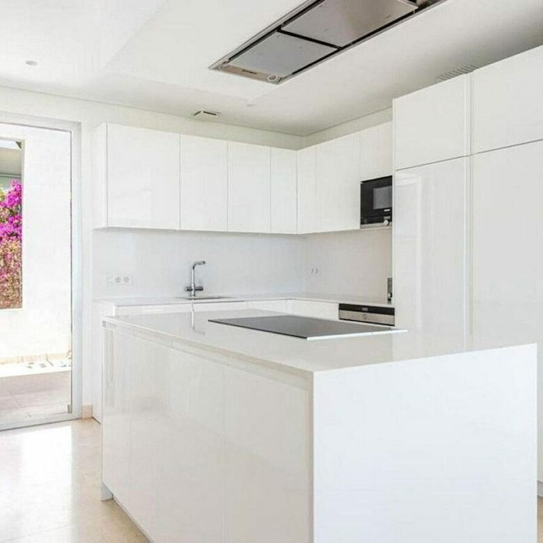 Contemporary villa with sea views and pool in a gated community, Rio Real, Marbella