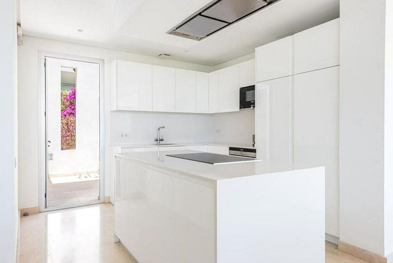 Contemporary villa with sea views and pool in a gated community, Rio Real, Marbella