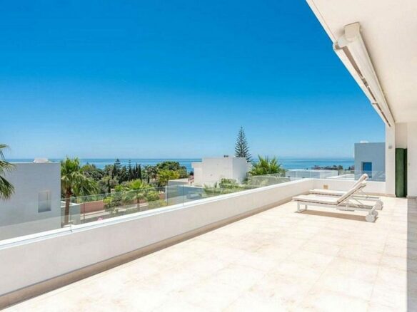 Contemporary villa with sea views and pool in a gated community, Rio Real, Marbella