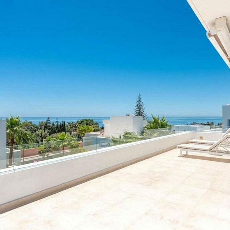 Contemporary villa with sea views and pool in a gated community, Rio Real, Marbella