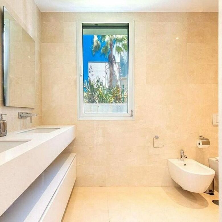 Contemporary villa with sea views and pool in a gated community, Rio Real, Marbella