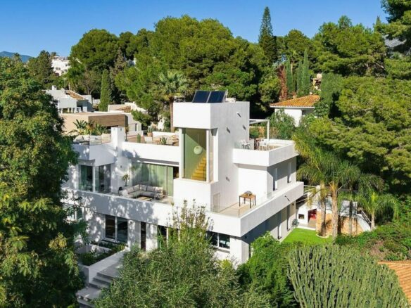 Contemporary villa with pool and guest house in Aloha, Nueva Andalucia, Marbella