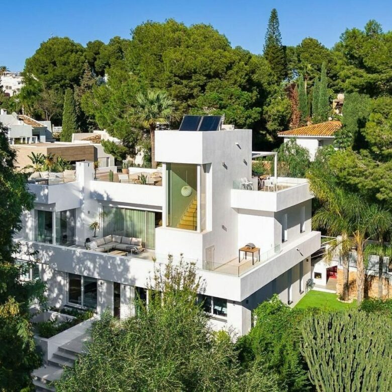 Contemporary villa with pool and guest house in Aloha, Nueva Andalucia, Marbella