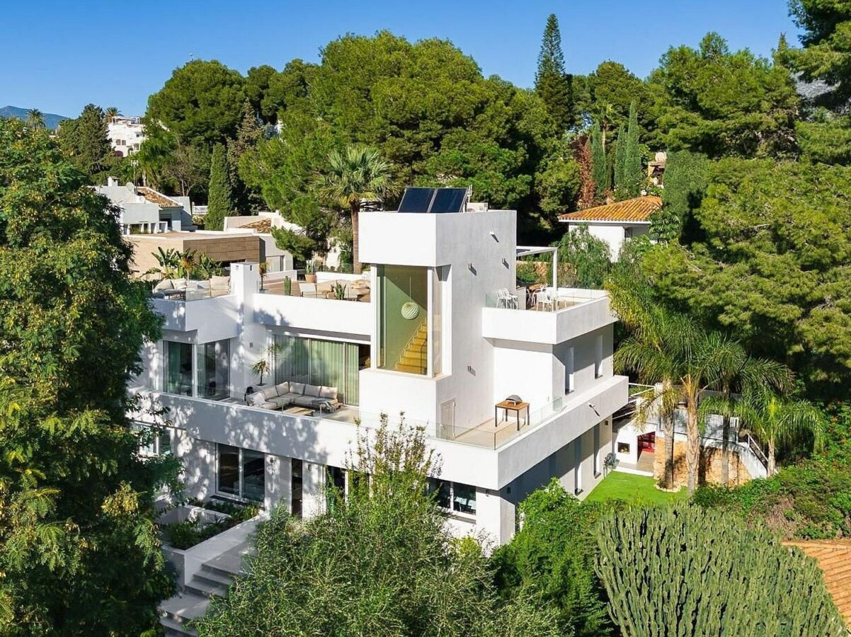 Contemporary villa with pool and guest house in Aloha, Nueva Andalucia, Marbella