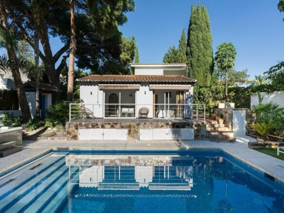 Contemporary villa with pool and guest house in Aloha, Nueva Andalucia, Marbella