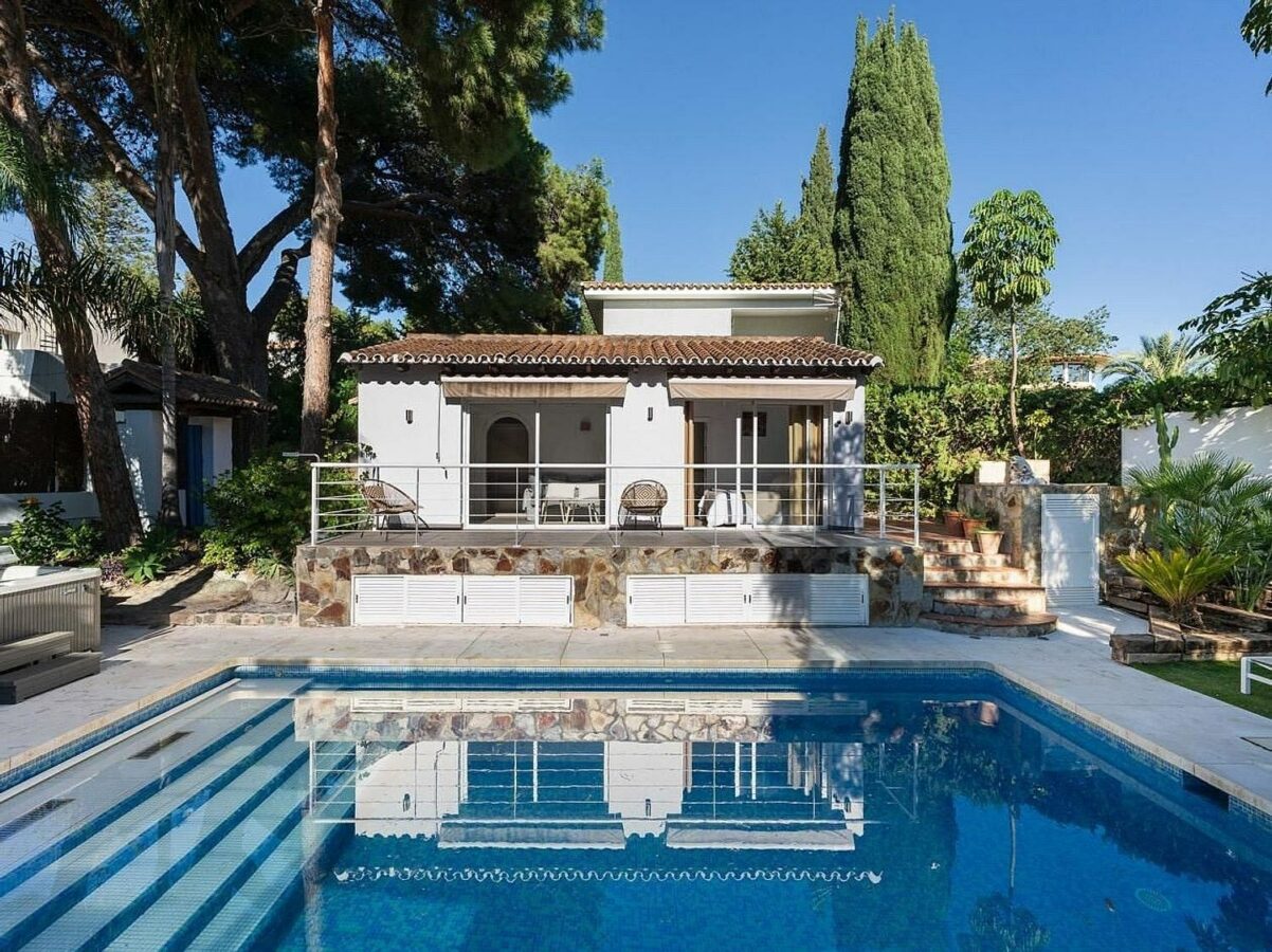 Contemporary villa with pool and guest house in Aloha, Nueva Andalucia, Marbella