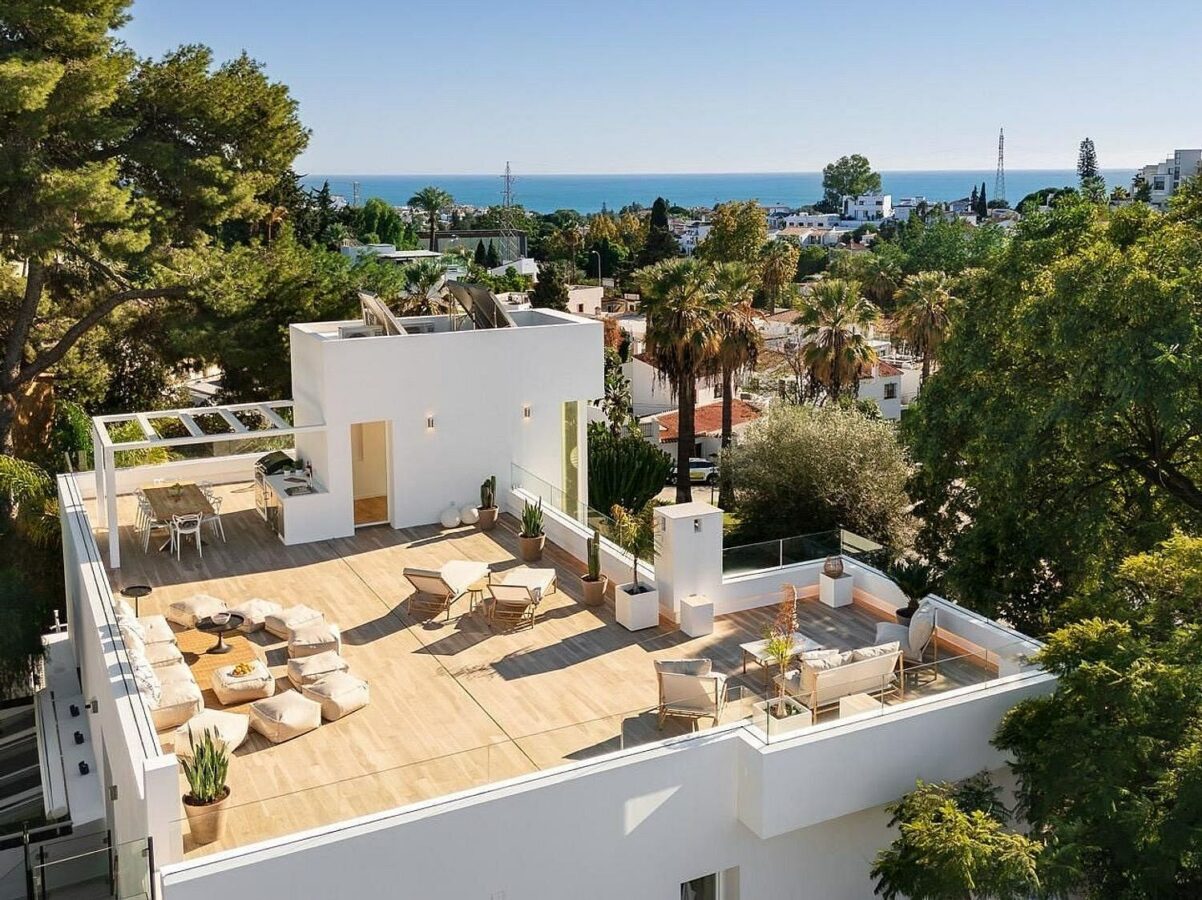 Contemporary villa with pool and guest house in Aloha, Nueva Andalucia, Marbella