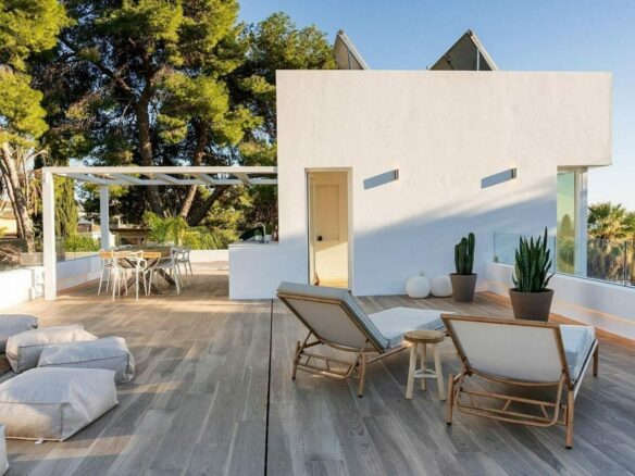 Contemporary villa with pool and guest house in Aloha, Nueva Andalucia, Marbella