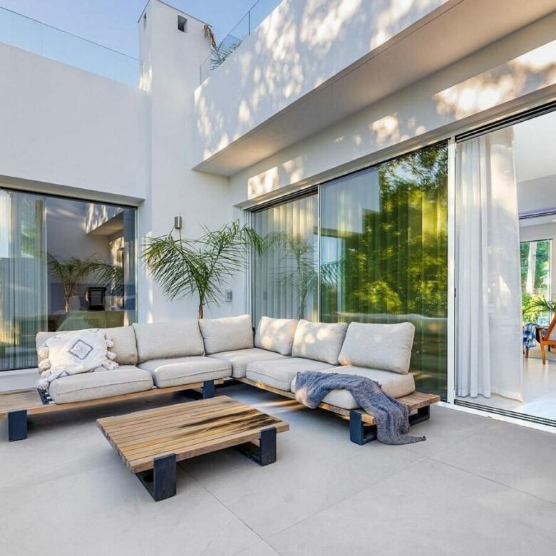 Contemporary villa with pool and guest house in Aloha, Nueva Andalucia, Marbella