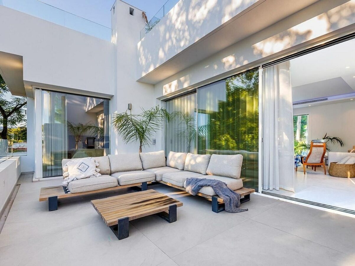 Contemporary villa with pool and guest house in Aloha, Nueva Andalucia, Marbella