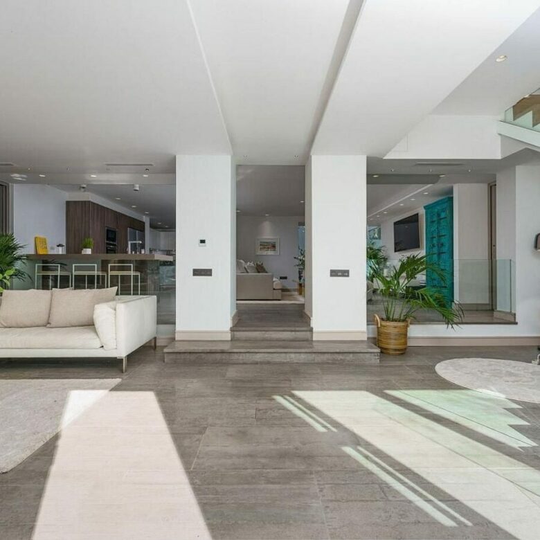 Contemporary villa with pool and guest house in Aloha, Nueva Andalucia, Marbella