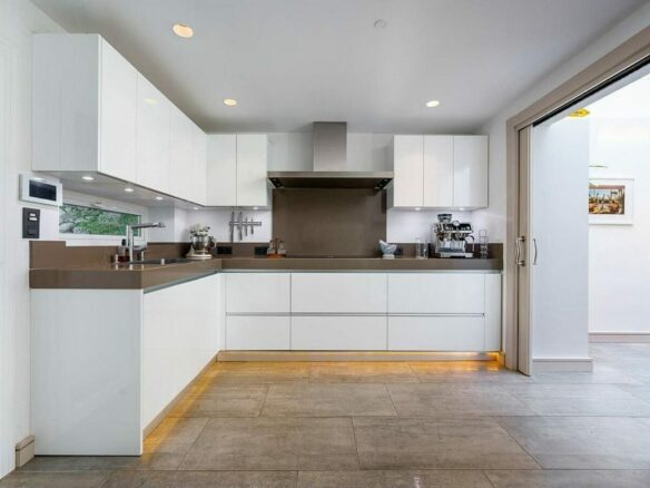Contemporary villa with pool and guest house in Aloha, Nueva Andalucia, Marbella