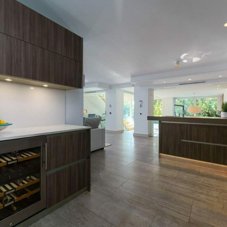Contemporary villa with pool and guest house in Aloha, Nueva Andalucia, Marbella
