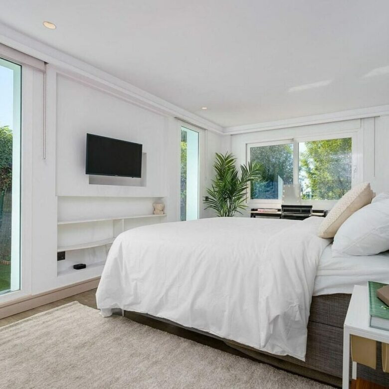 Contemporary villa with pool and guest house in Aloha, Nueva Andalucia, Marbella