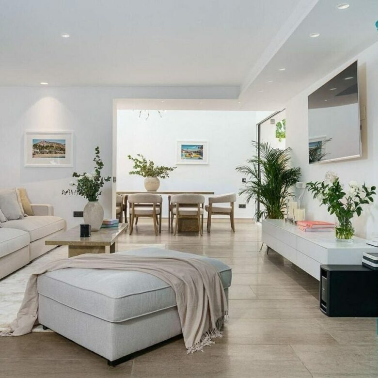 Contemporary villa with pool and guest house in Aloha, Nueva Andalucia, Marbella