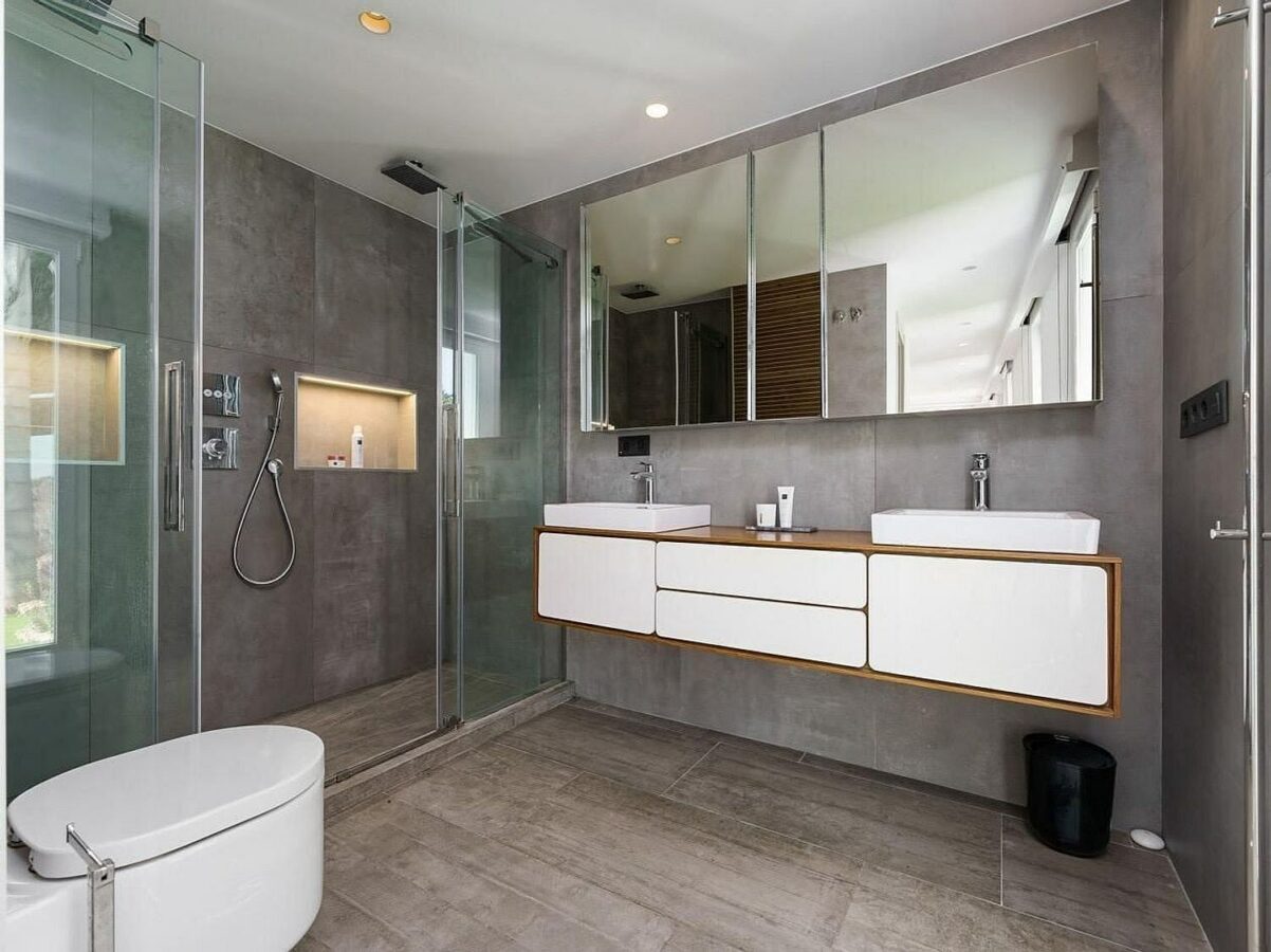 Contemporary villa with pool and guest house in Aloha, Nueva Andalucia, Marbella