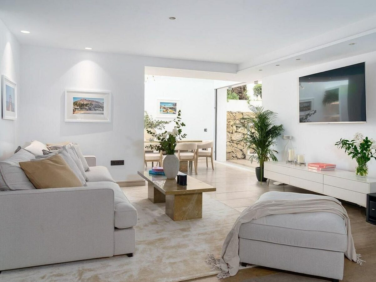 Contemporary villa with pool and guest house in Aloha, Nueva Andalucia, Marbella