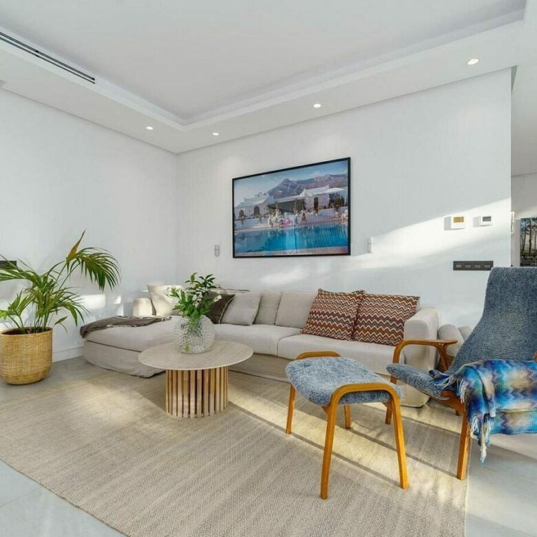 Contemporary villa with pool and guest house in Aloha, Nueva Andalucia, Marbella