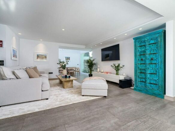Contemporary villa with pool and guest house in Aloha, Nueva Andalucia, Marbella