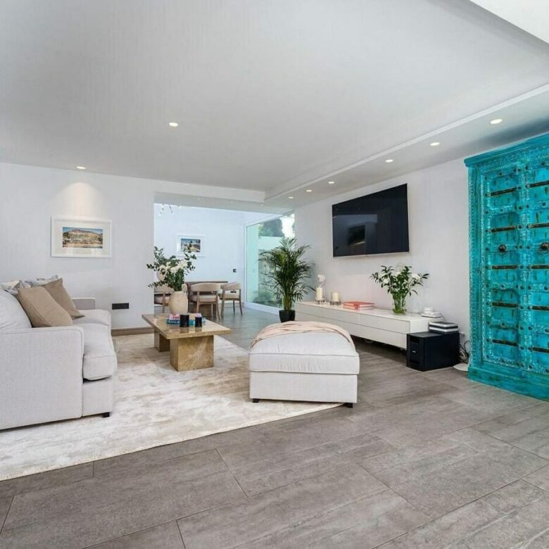 Contemporary villa with pool and guest house in Aloha, Nueva Andalucia, Marbella