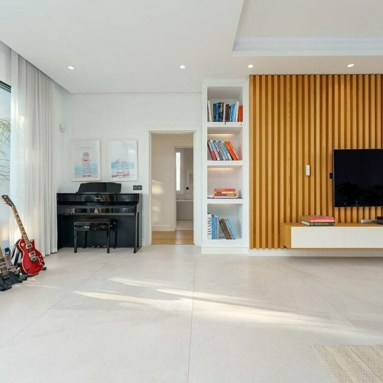 Contemporary villa with pool and guest house in Aloha, Nueva Andalucia, Marbella