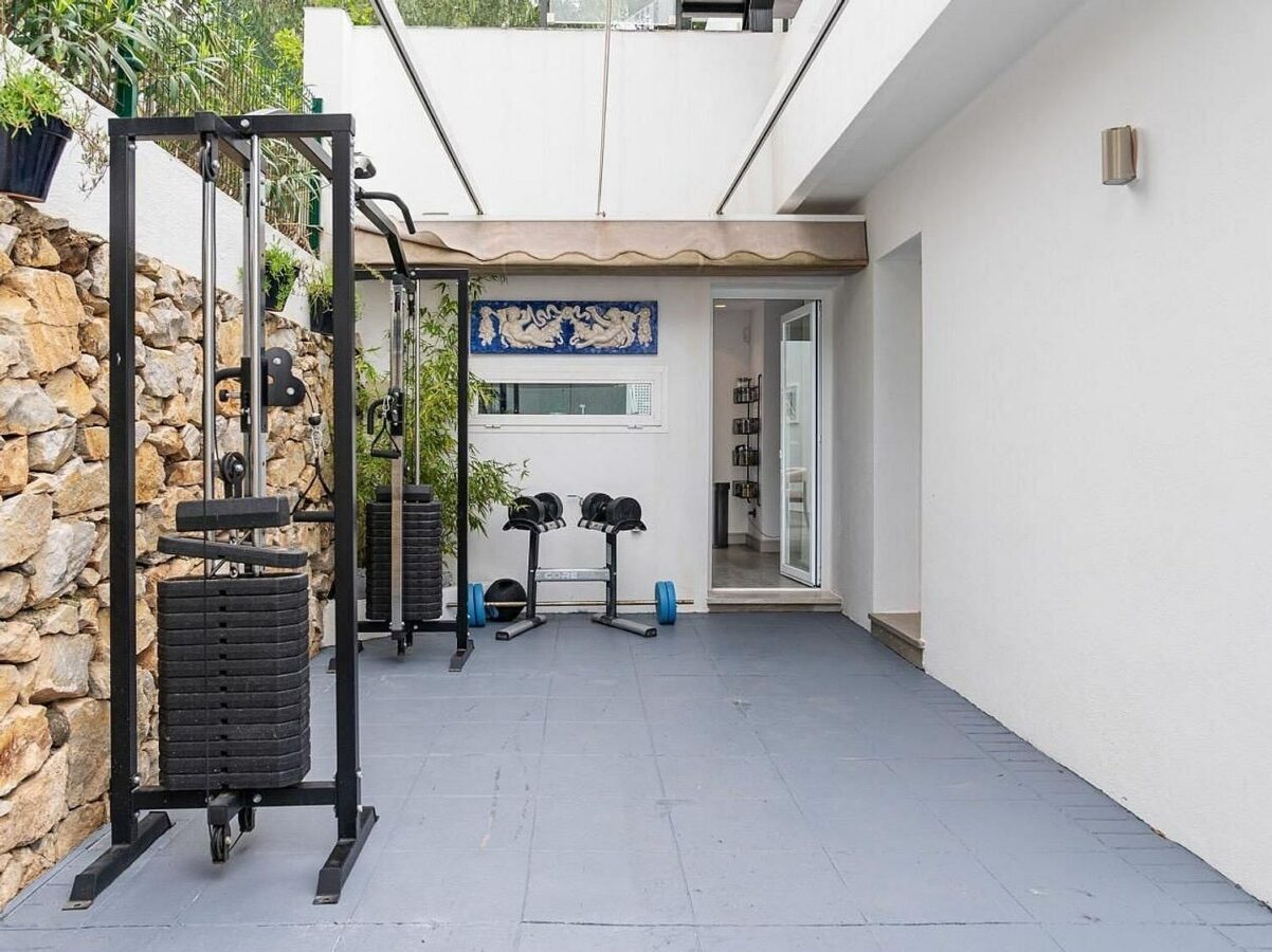 Contemporary villa with pool and guest house in Aloha, Nueva Andalucia, Marbella