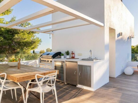 Contemporary villa with pool and guest house in Aloha, Nueva Andalucia, Marbella